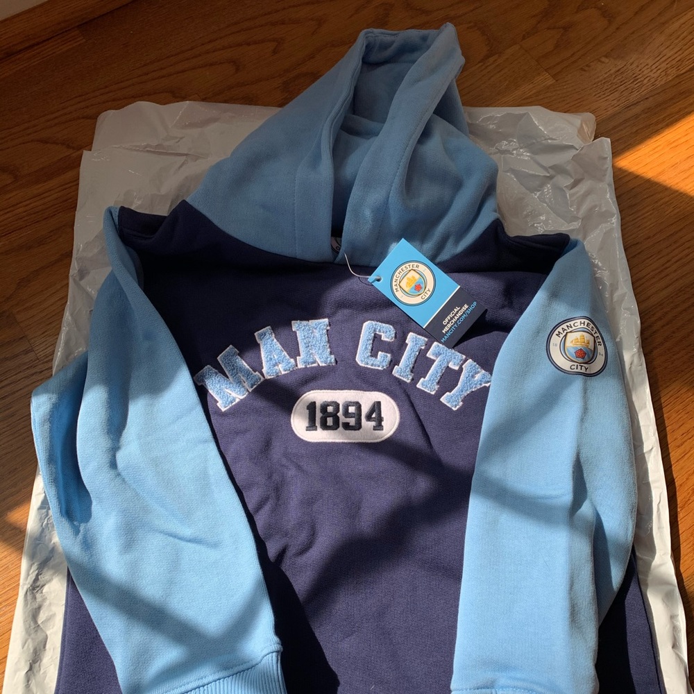 Officially Licensed Man City Youth Hoodie size 6-7